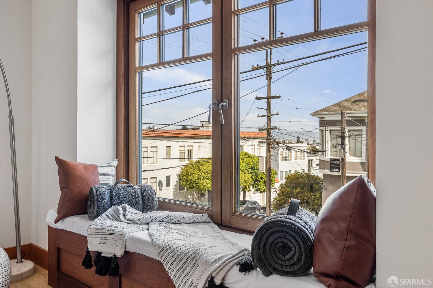 908 Douglass Street
