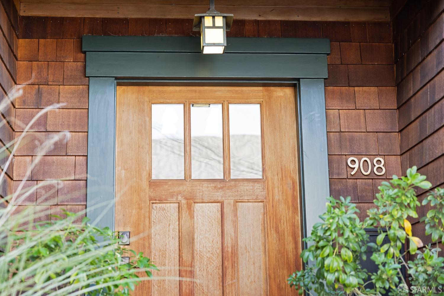 908 Douglass Street