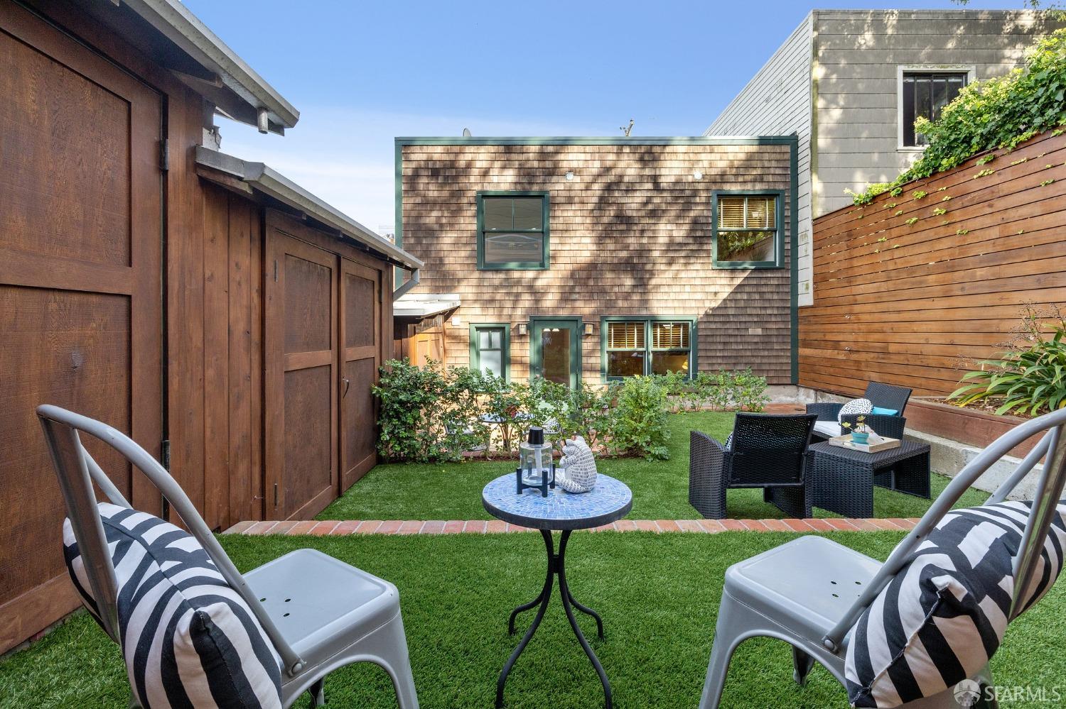 908 Douglass Street