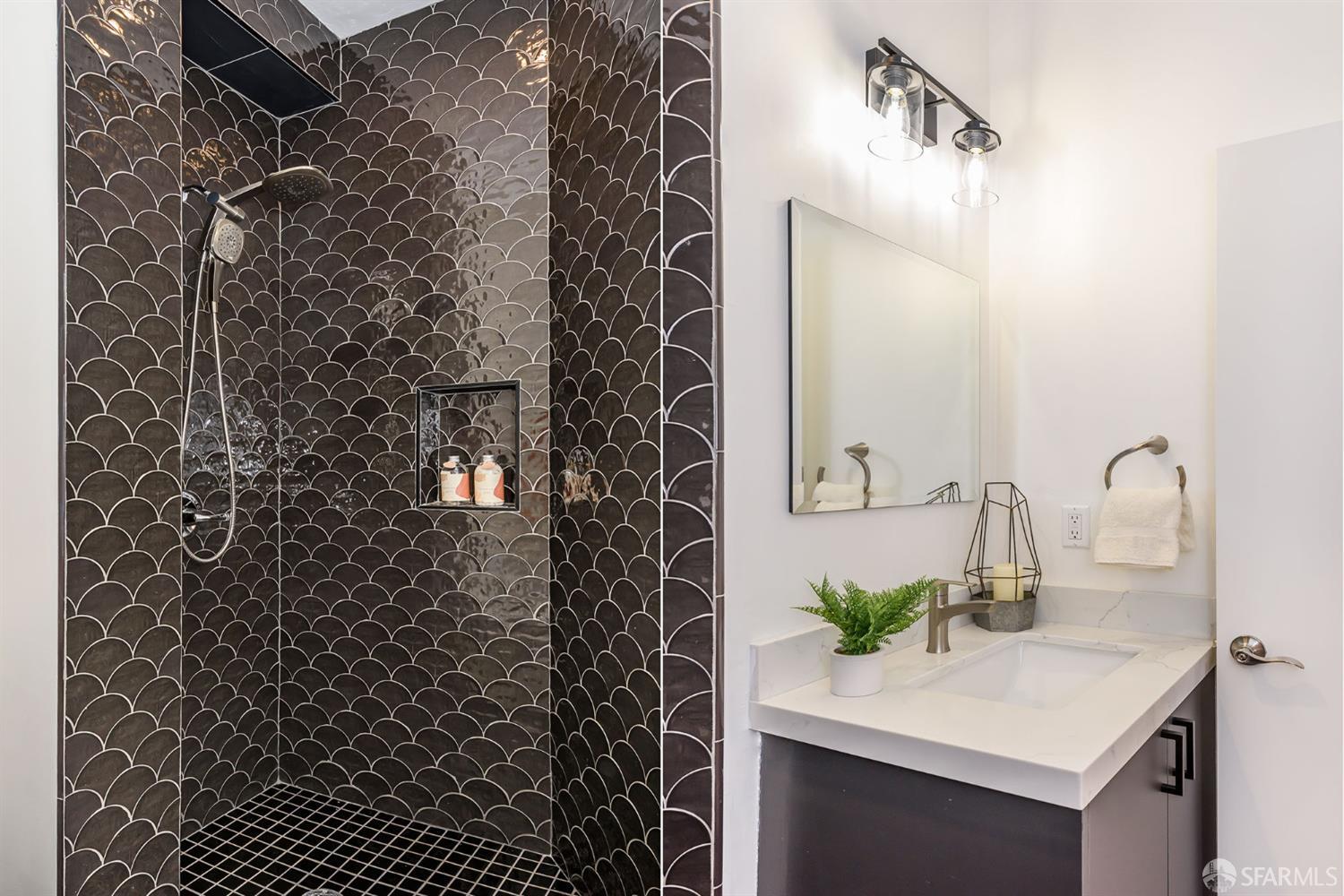 1100 Leavenworth Street Unit: 3