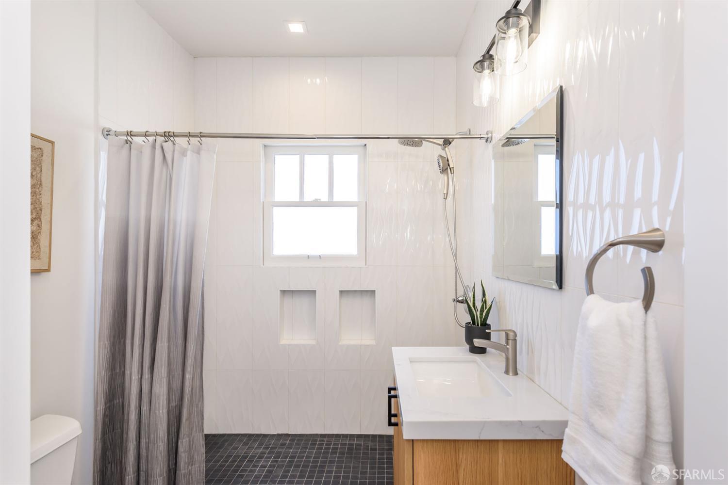 1100 Leavenworth Street Unit: 3