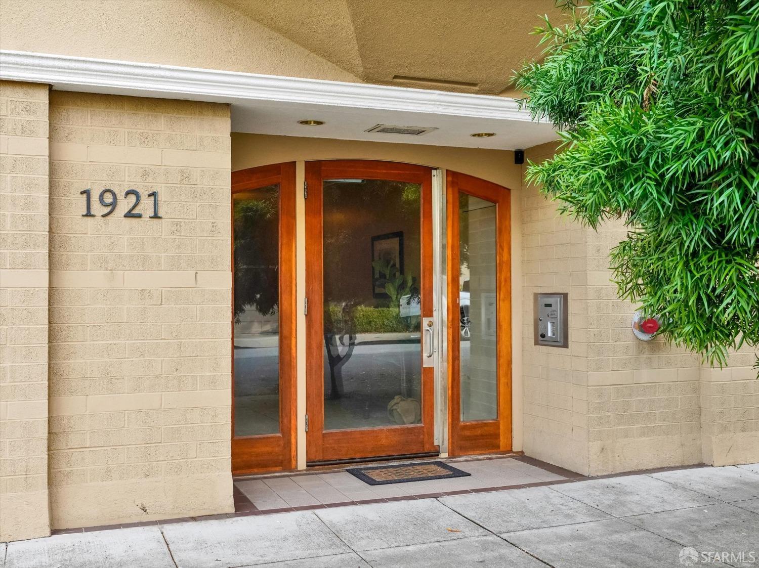 1921 Jefferson Street Unit: 305