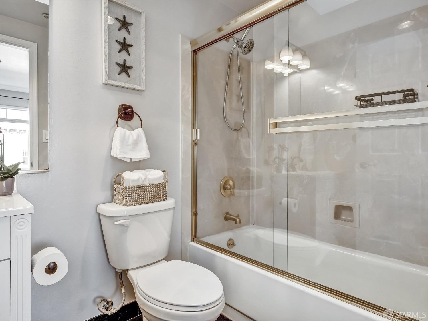 1921 Jefferson Street Unit: 305