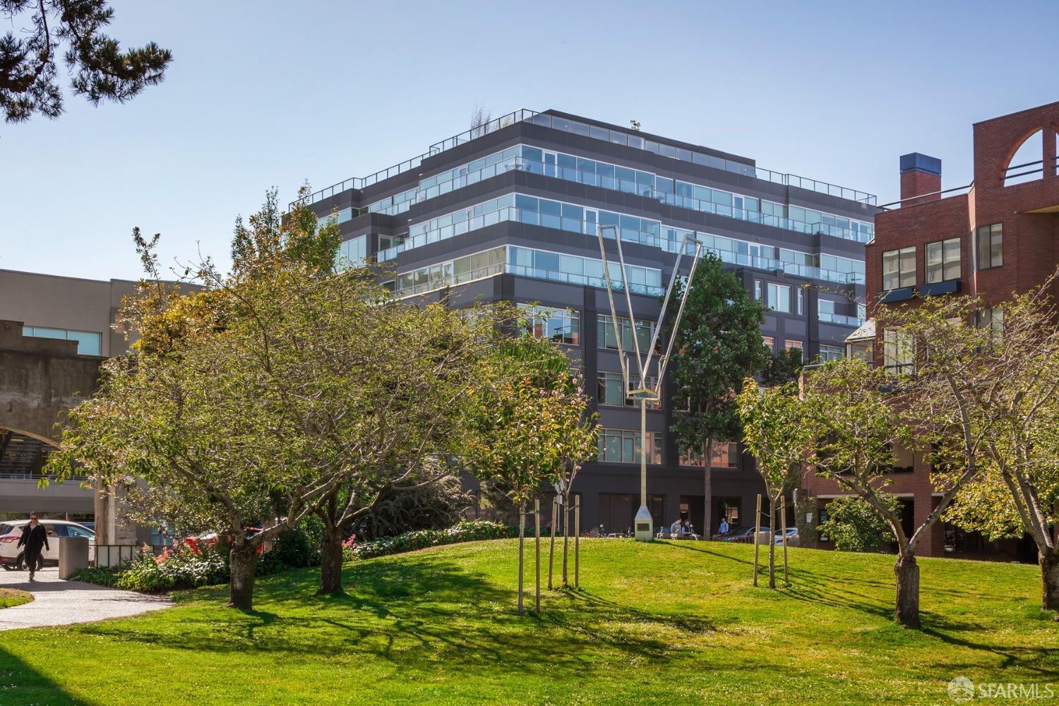 733 Front Street Unit: 605