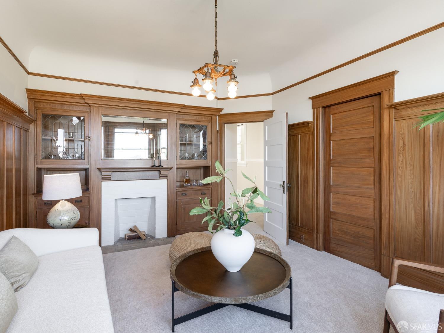 61 Fair Oaks Street