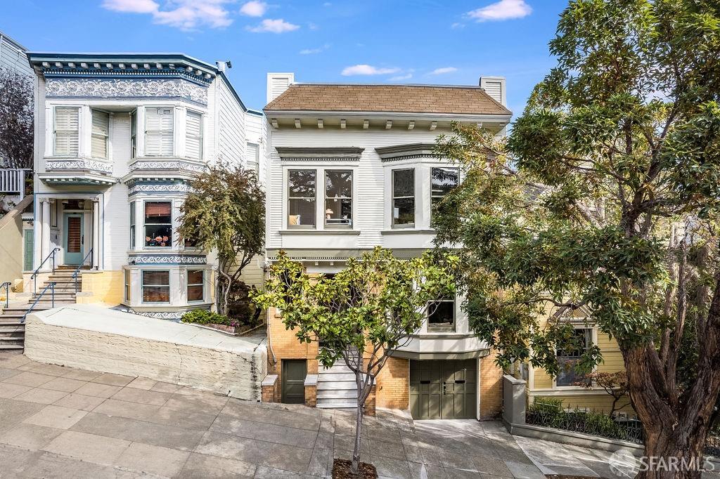 61 Fair Oaks Street