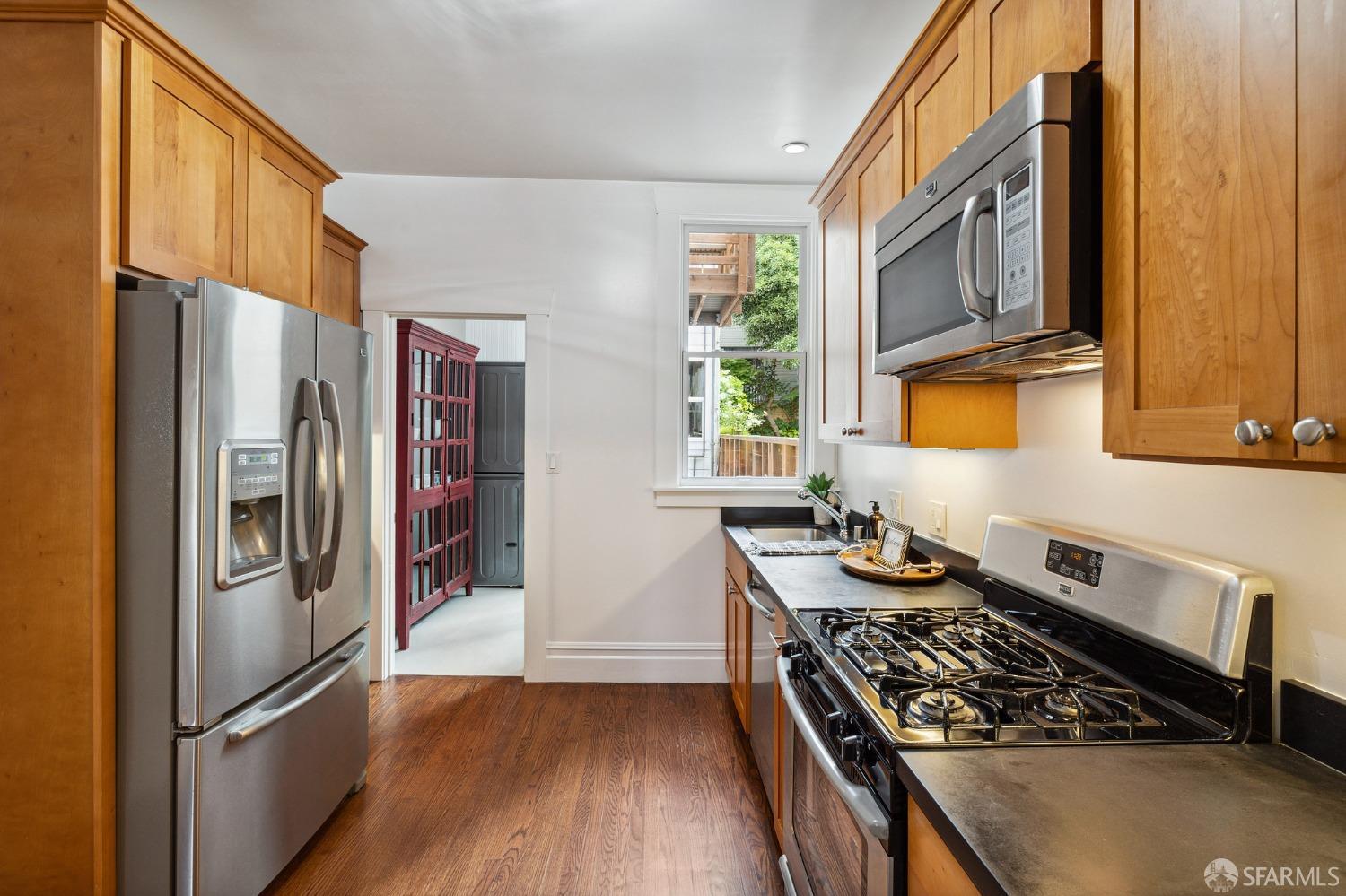449 Carl Street