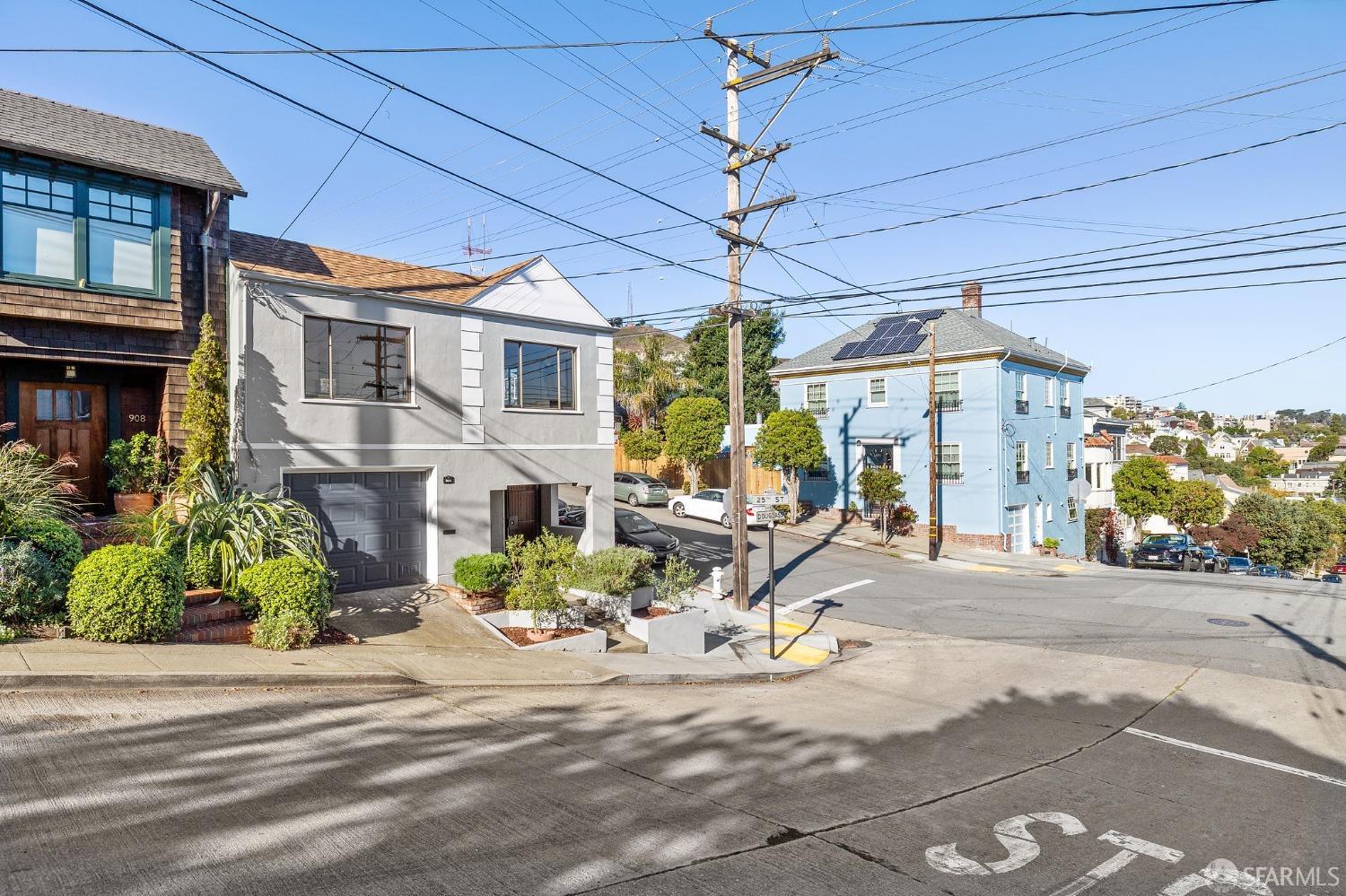 900 Douglass Street