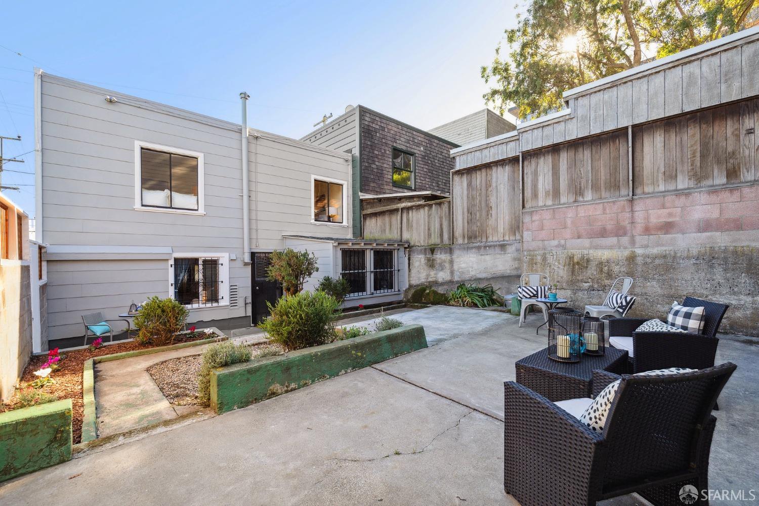 900 Douglass Street