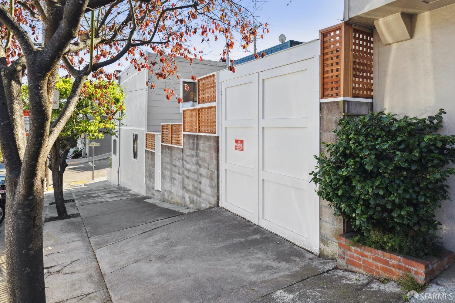 900 Douglass Street