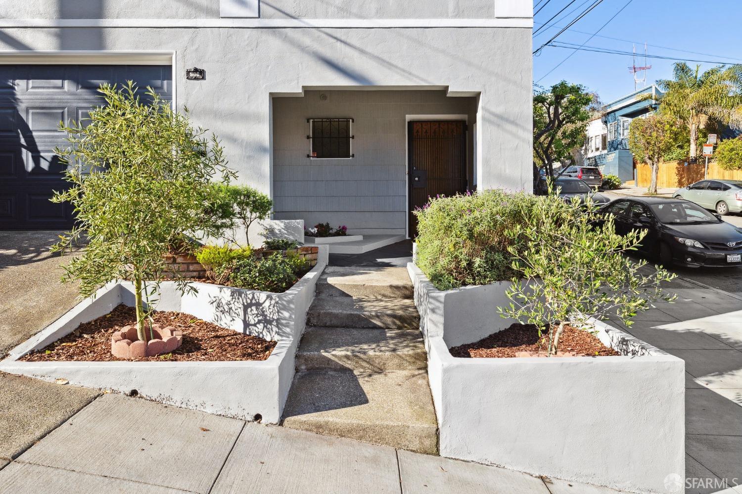 900 Douglass Street