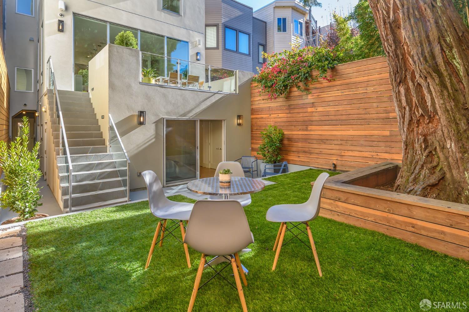 462 Sanchez Street