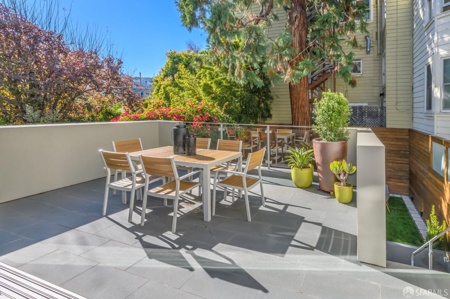 462 Sanchez Street