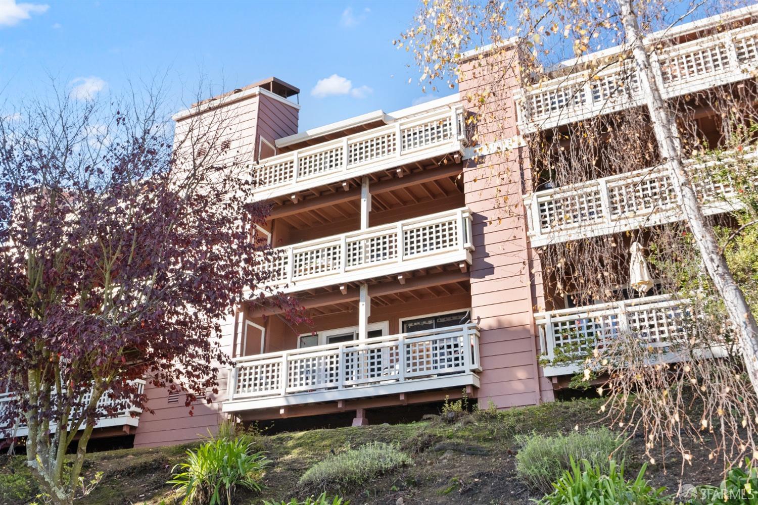 806 Red Leaf Court