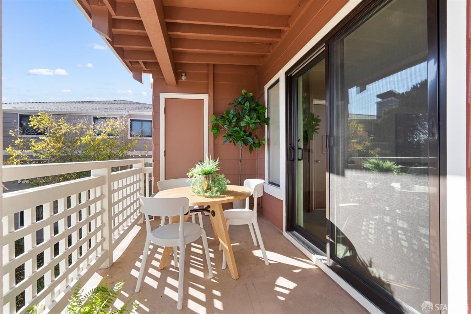 806 Red Leaf Court