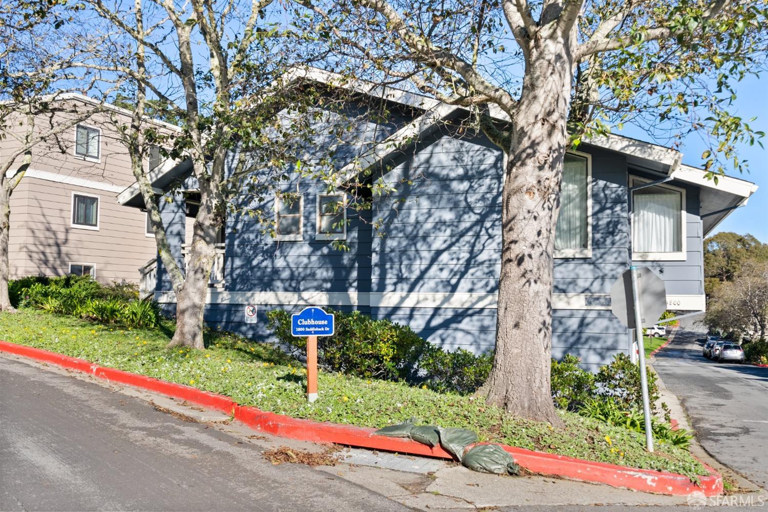806 Red Leaf Court