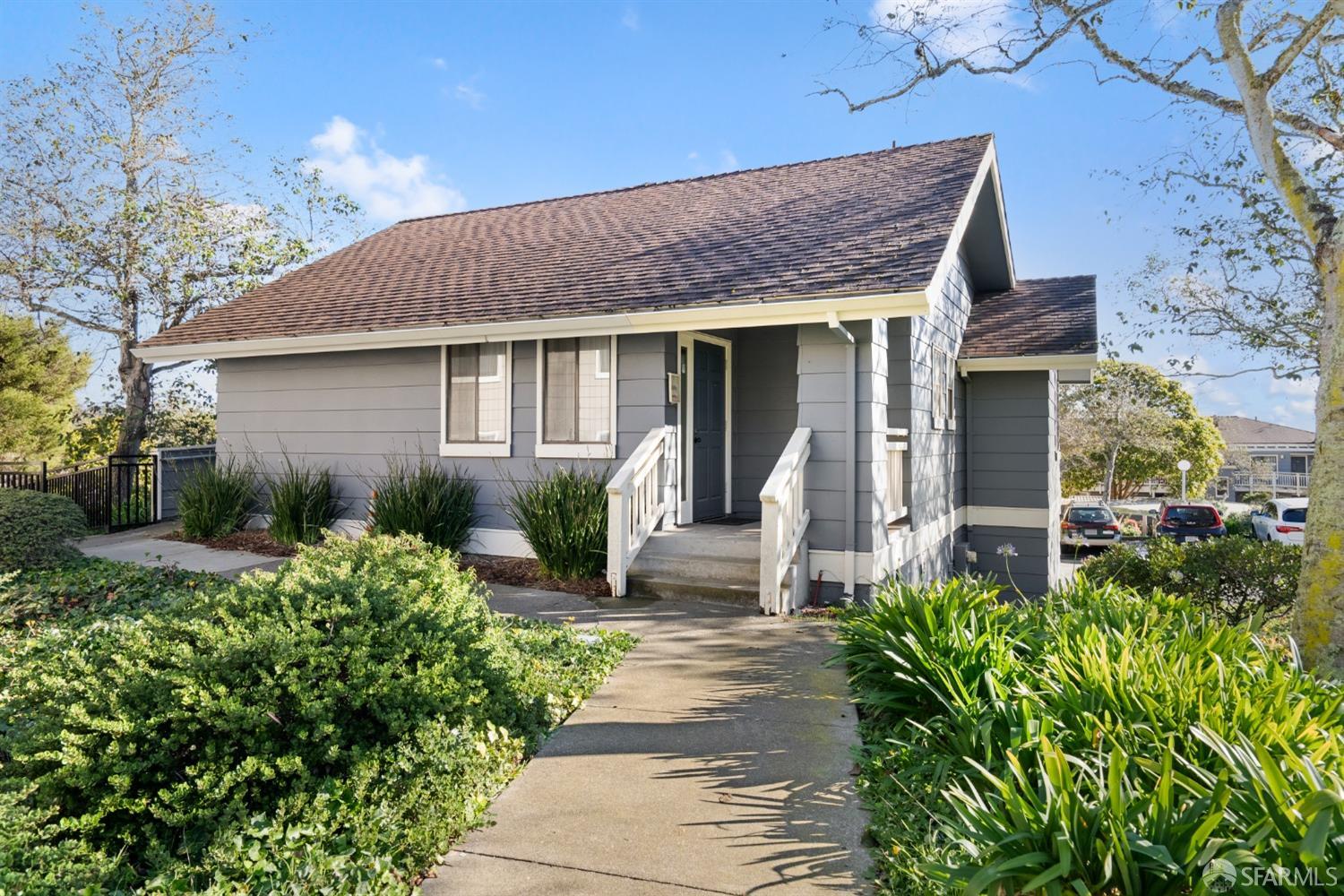 806 Red Leaf Court
