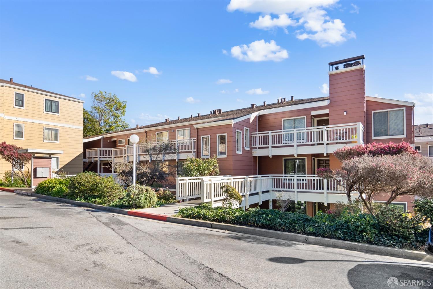 806 Red Leaf Court