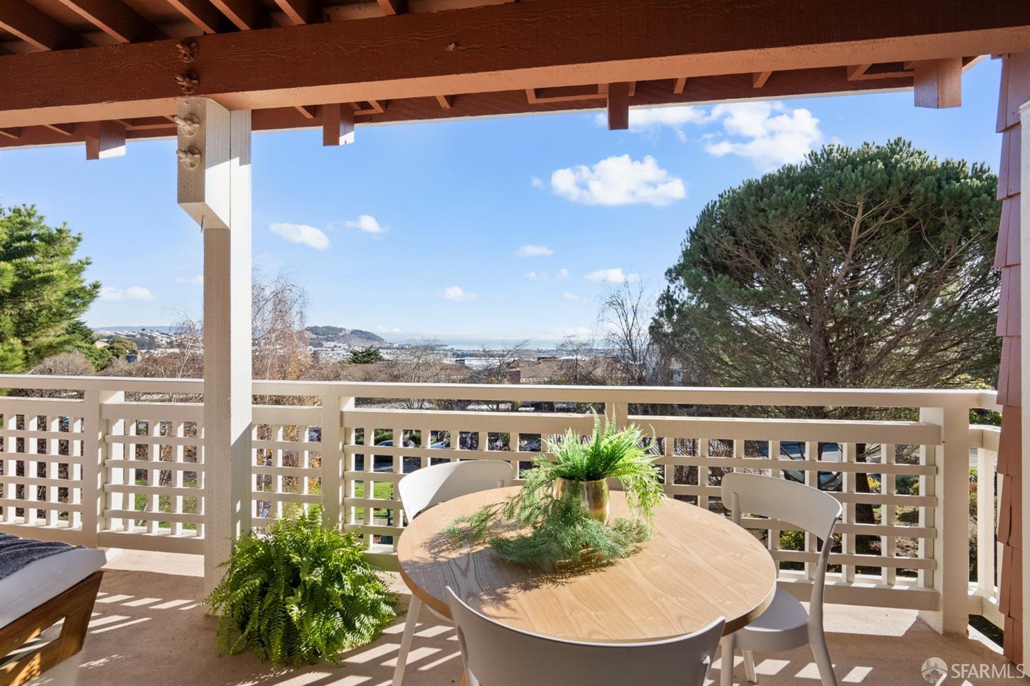 806 Red Leaf Court