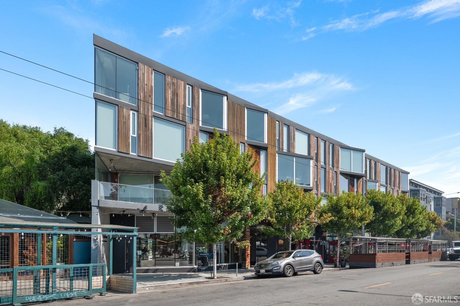 450 Hayes Street Unit: PH8