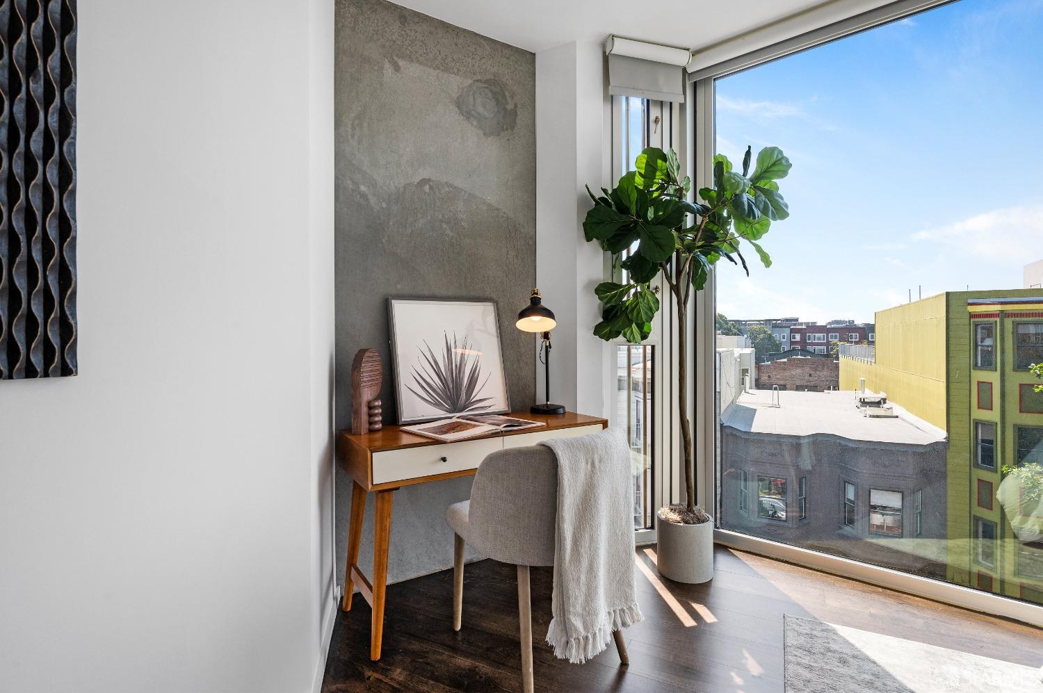 450 Hayes Street Unit: PH8