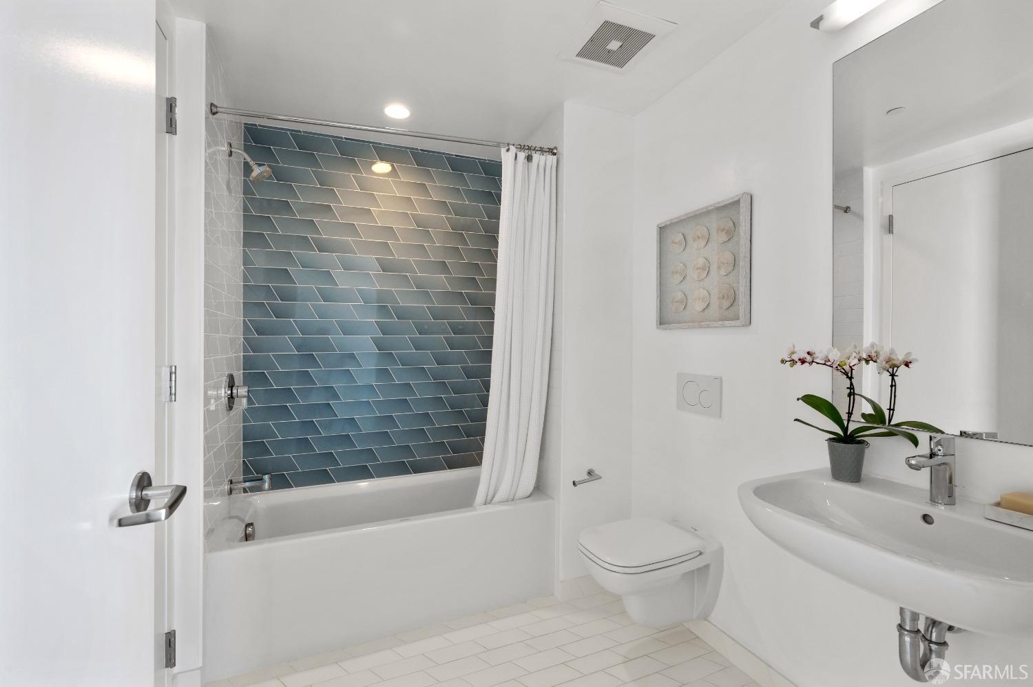 450 Hayes Street Unit: PH8