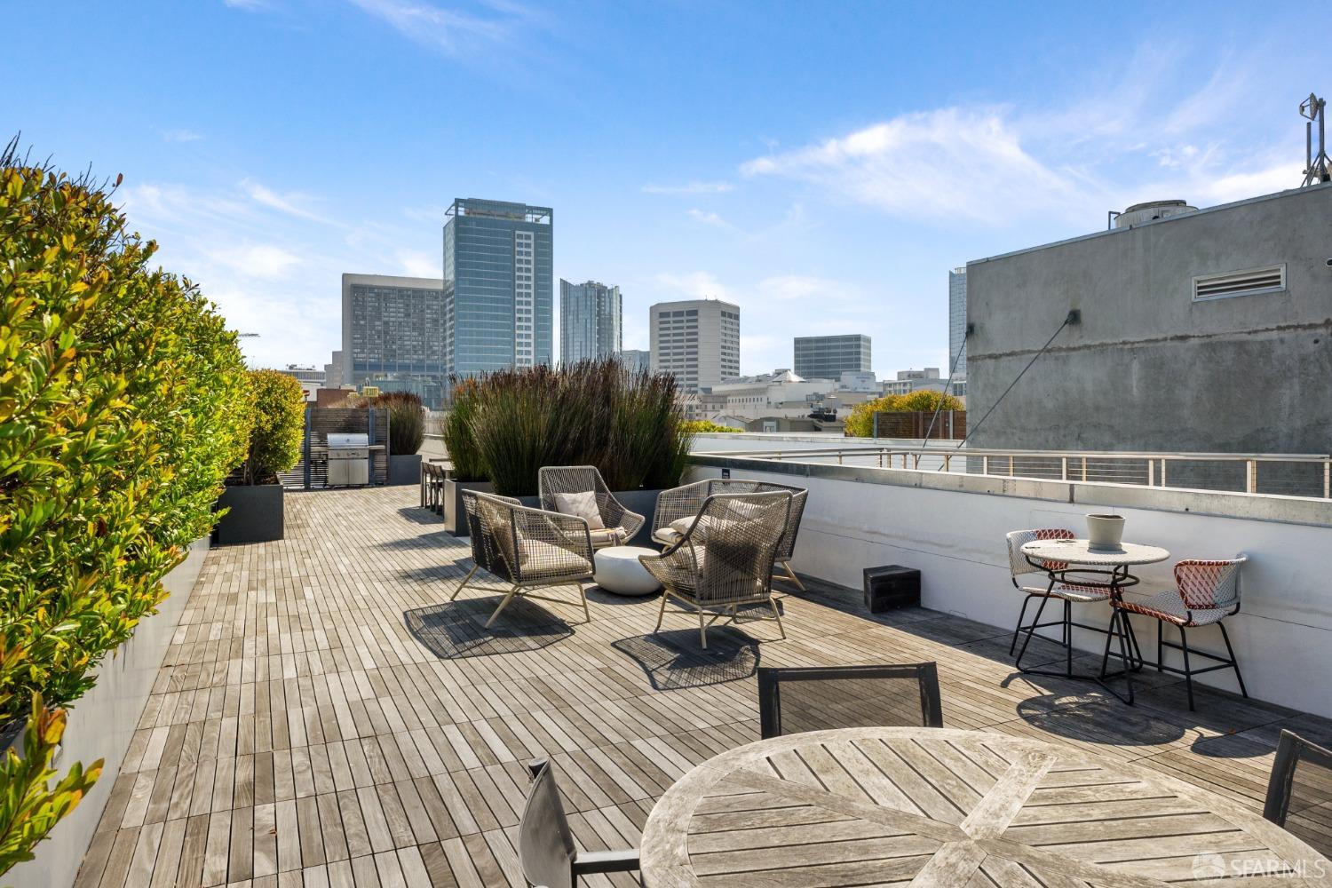 450 Hayes Street Unit: PH8