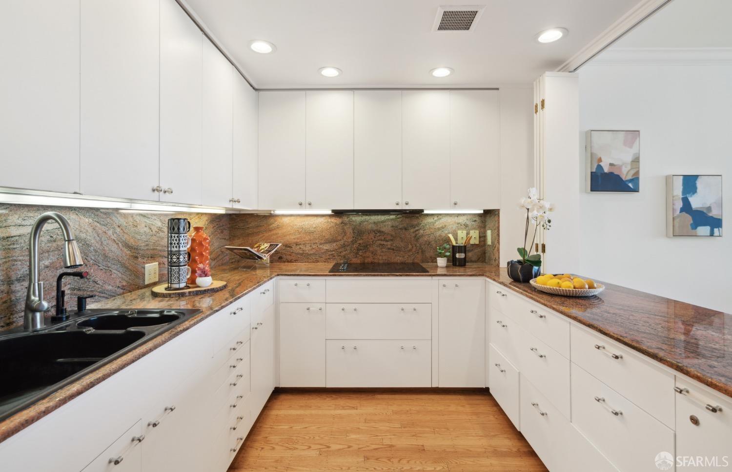 1333 Jones Street Unit: 904