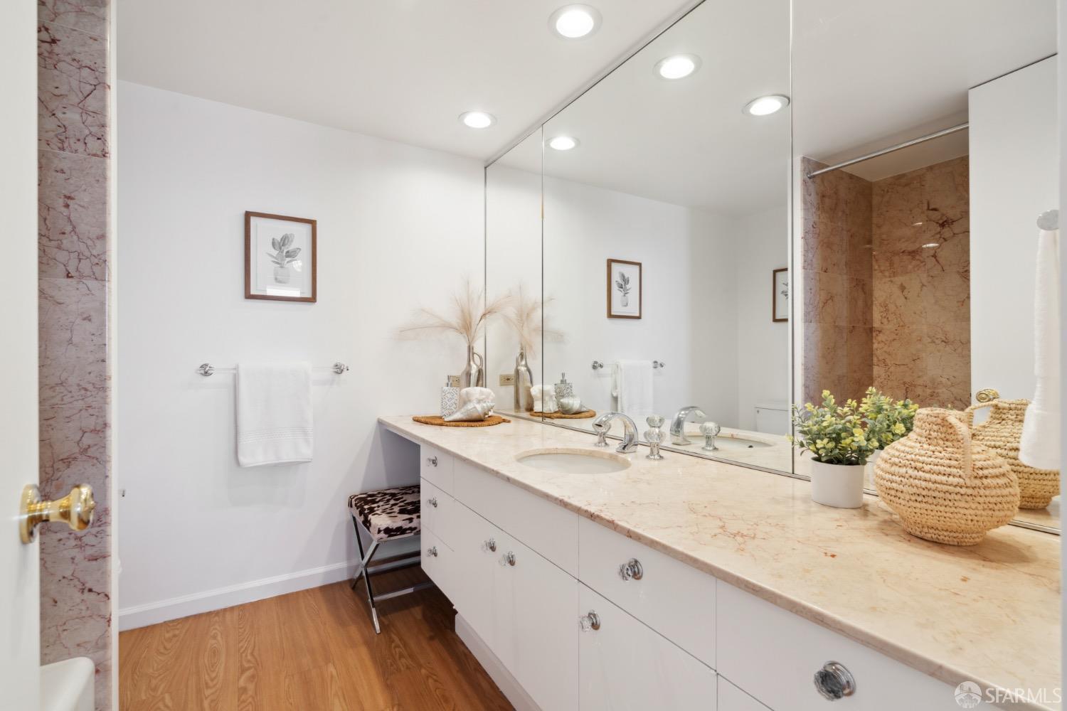 1333 Jones Street Unit: 904
