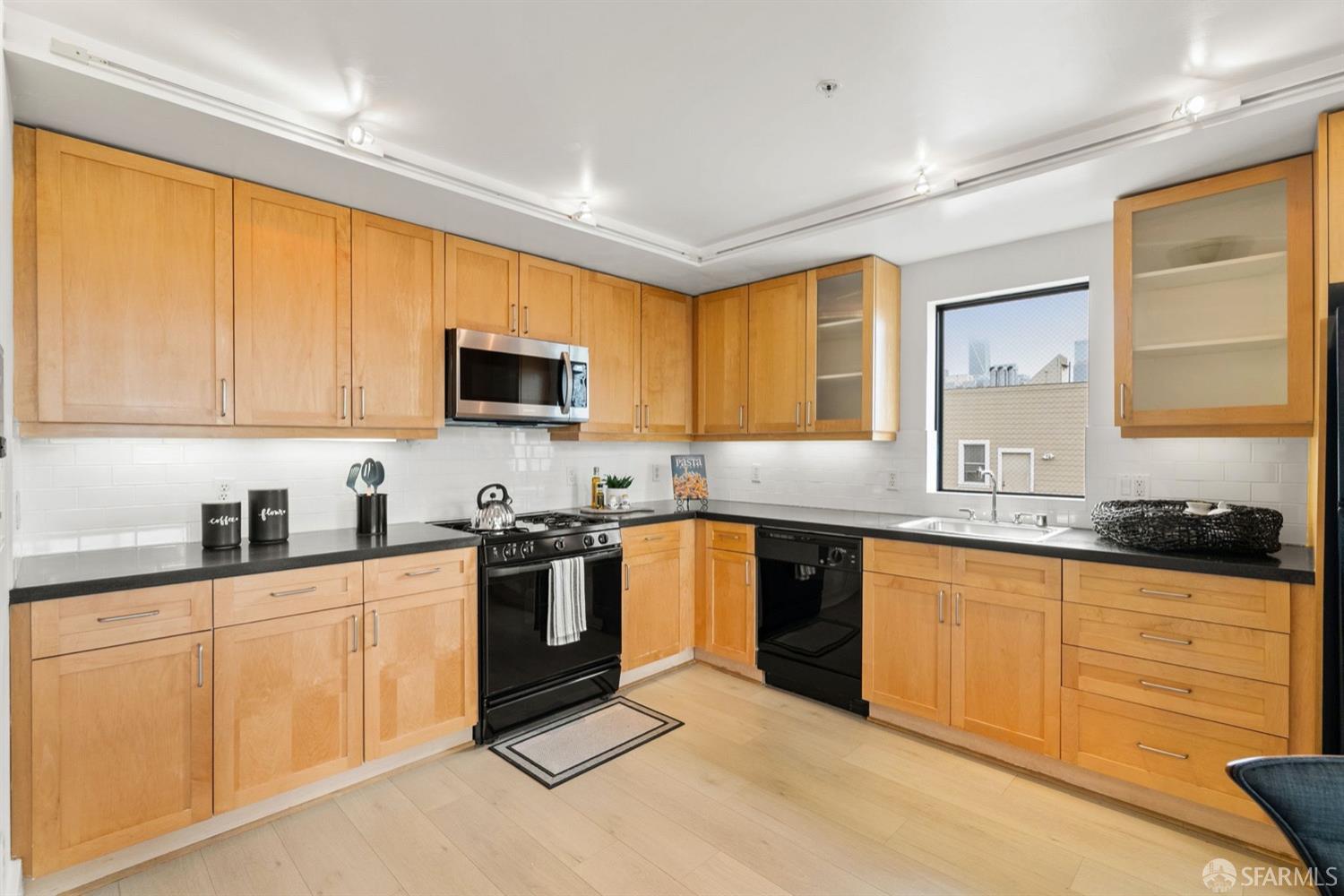 920 Harrison Street Unit: 15