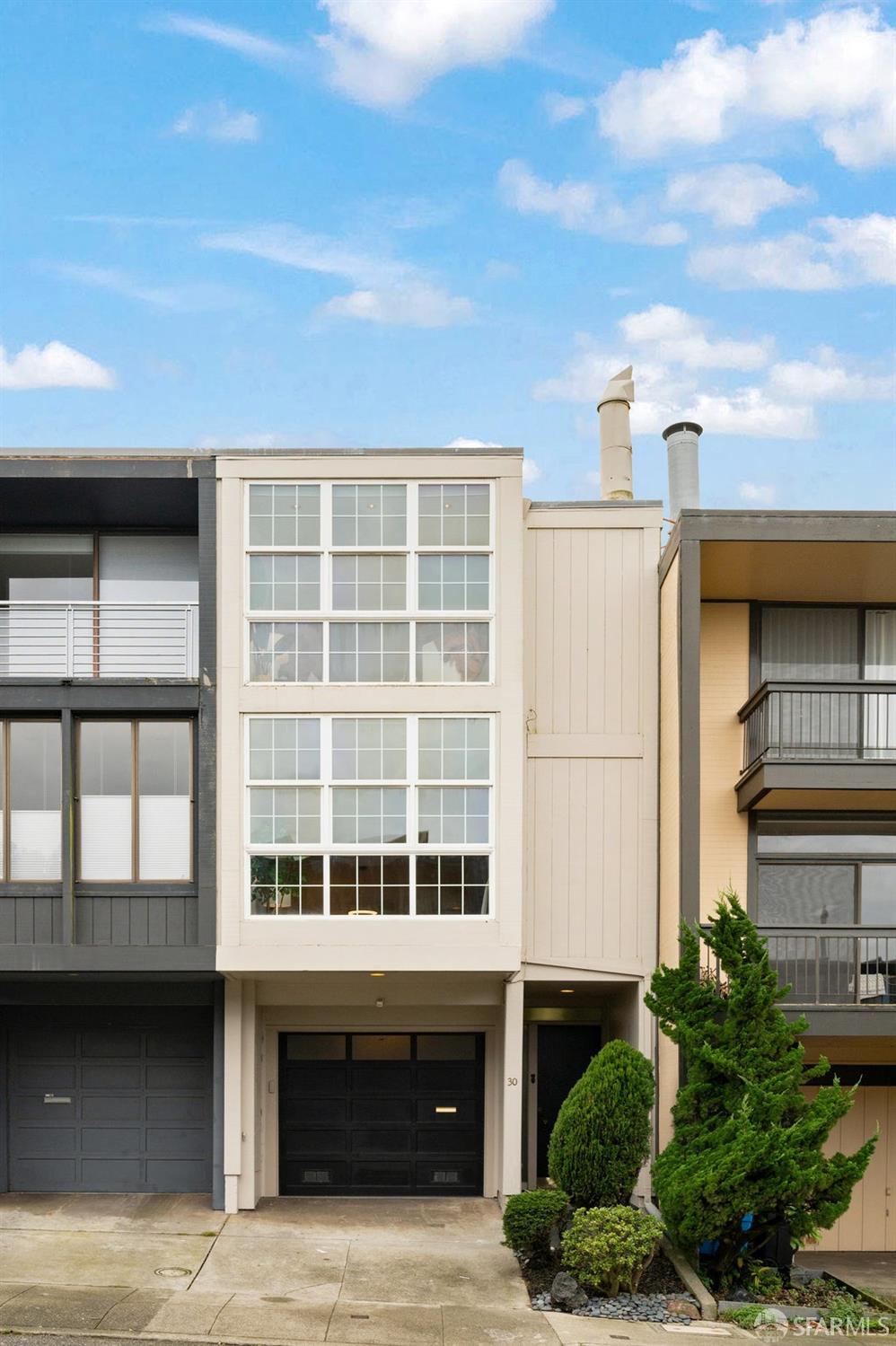30 Topaz Way