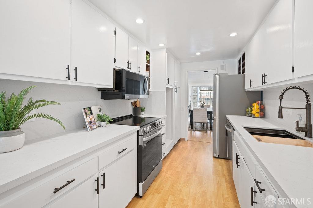 30 Topaz Way
