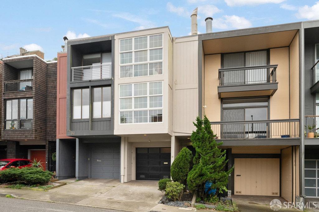 30 Topaz Way