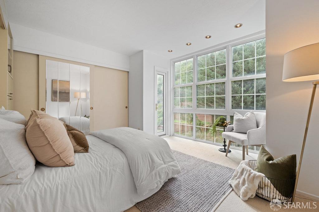 30 Topaz Way