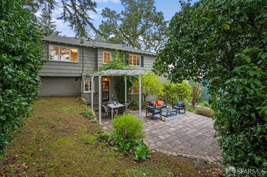 60 Santa Rita Avenue