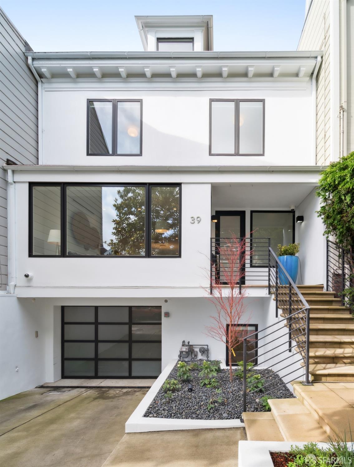 39 6th Avenue