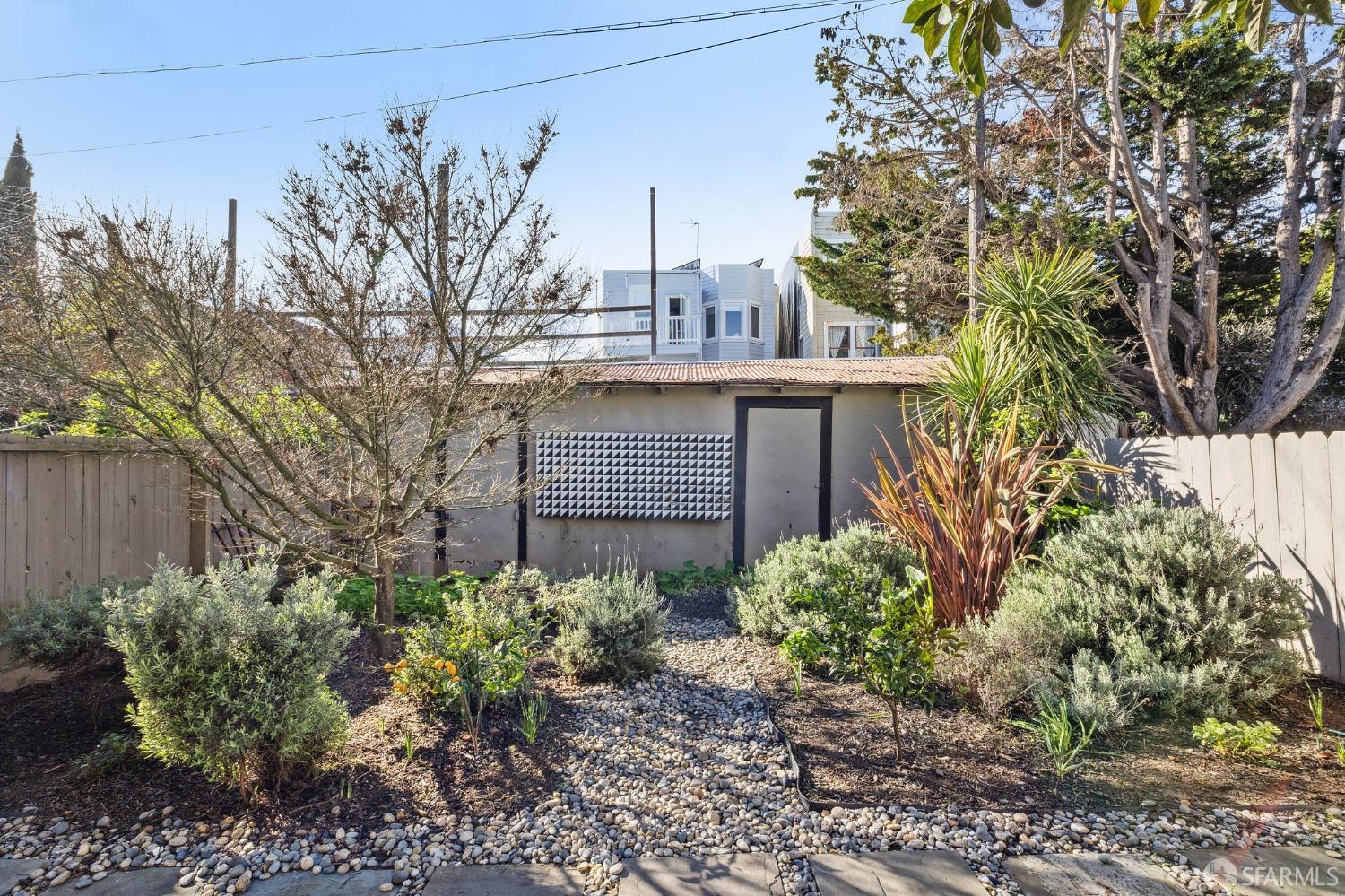 2748 Harrison Street