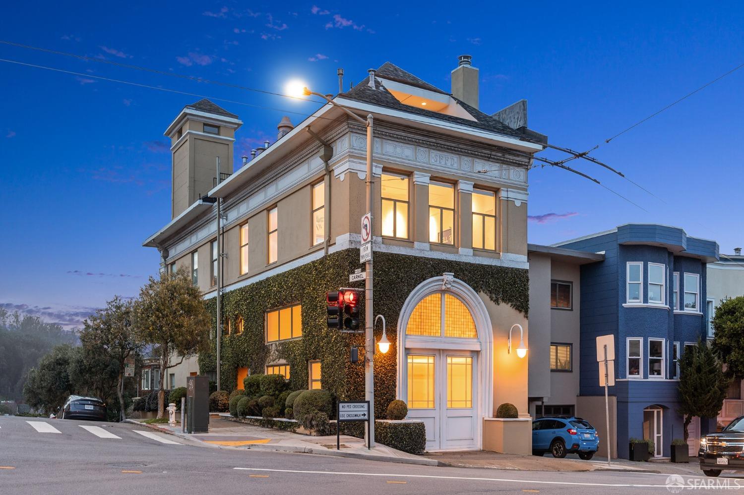 8 Carmel Street