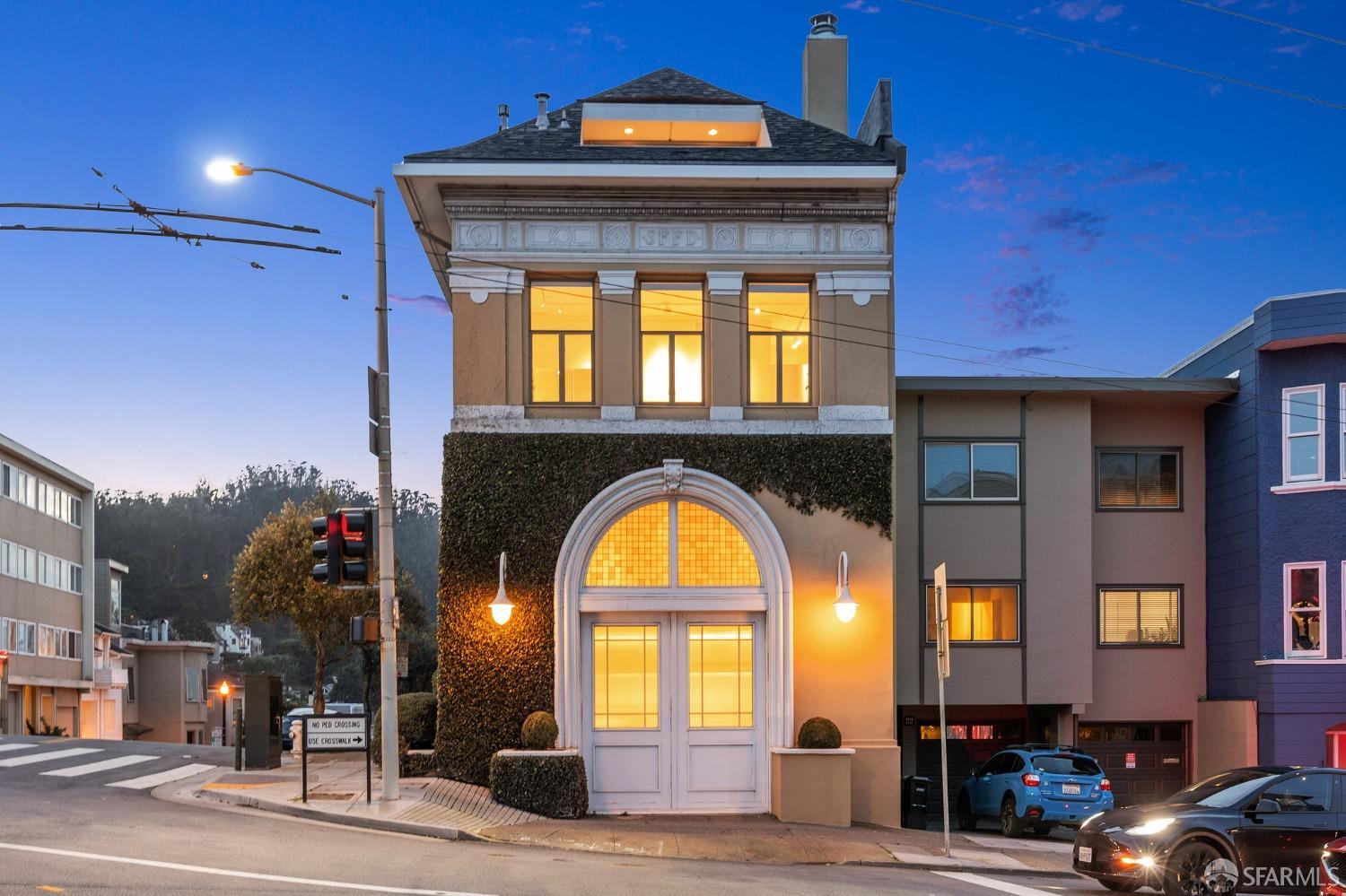 8 Carmel Street