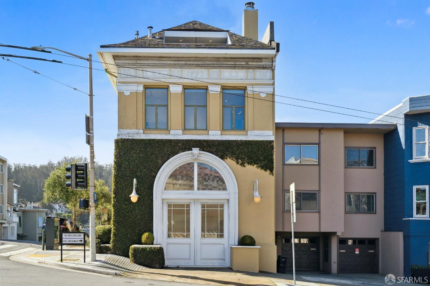 8 Carmel Street
