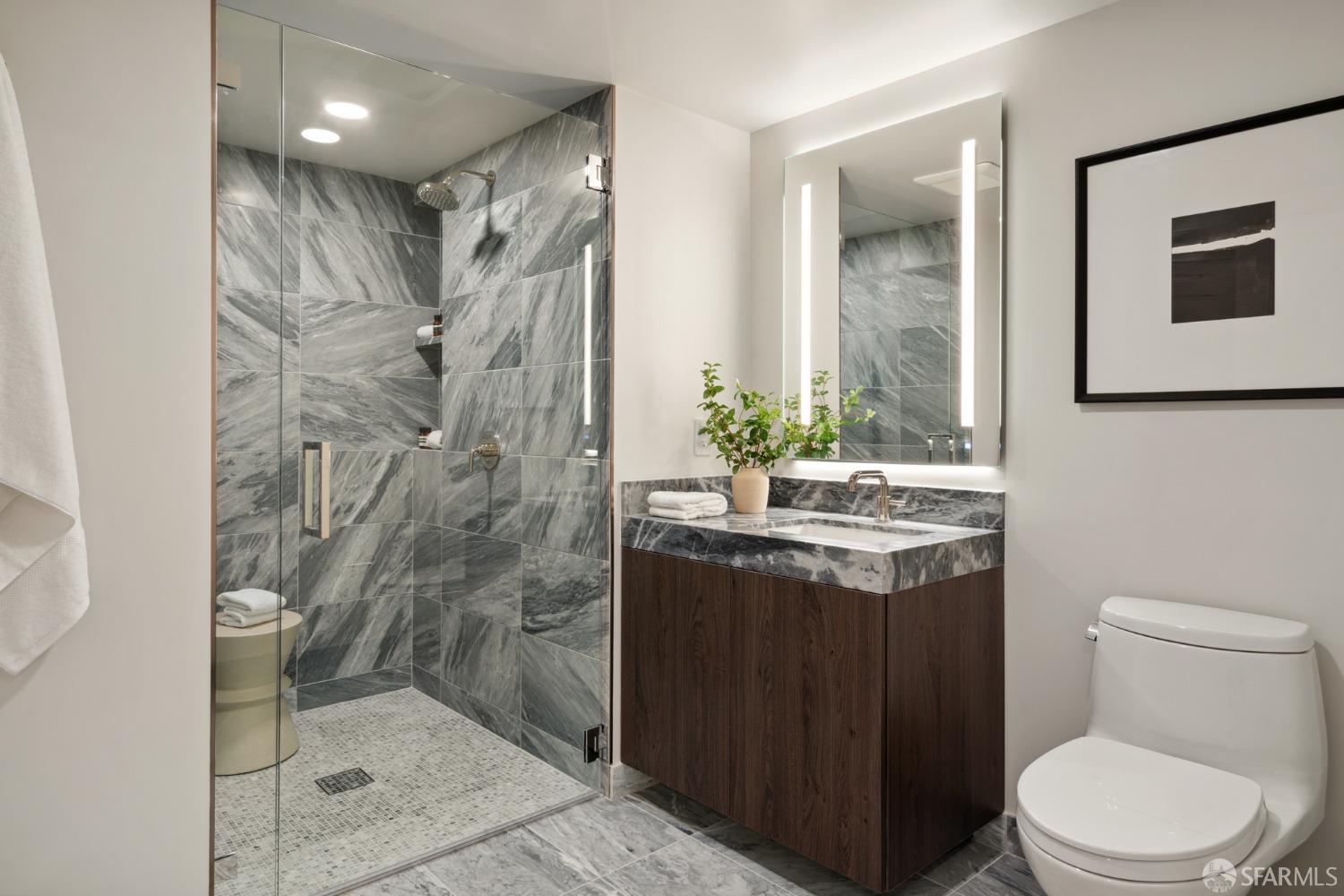 2525 Van Ness Avenue Unit: 403