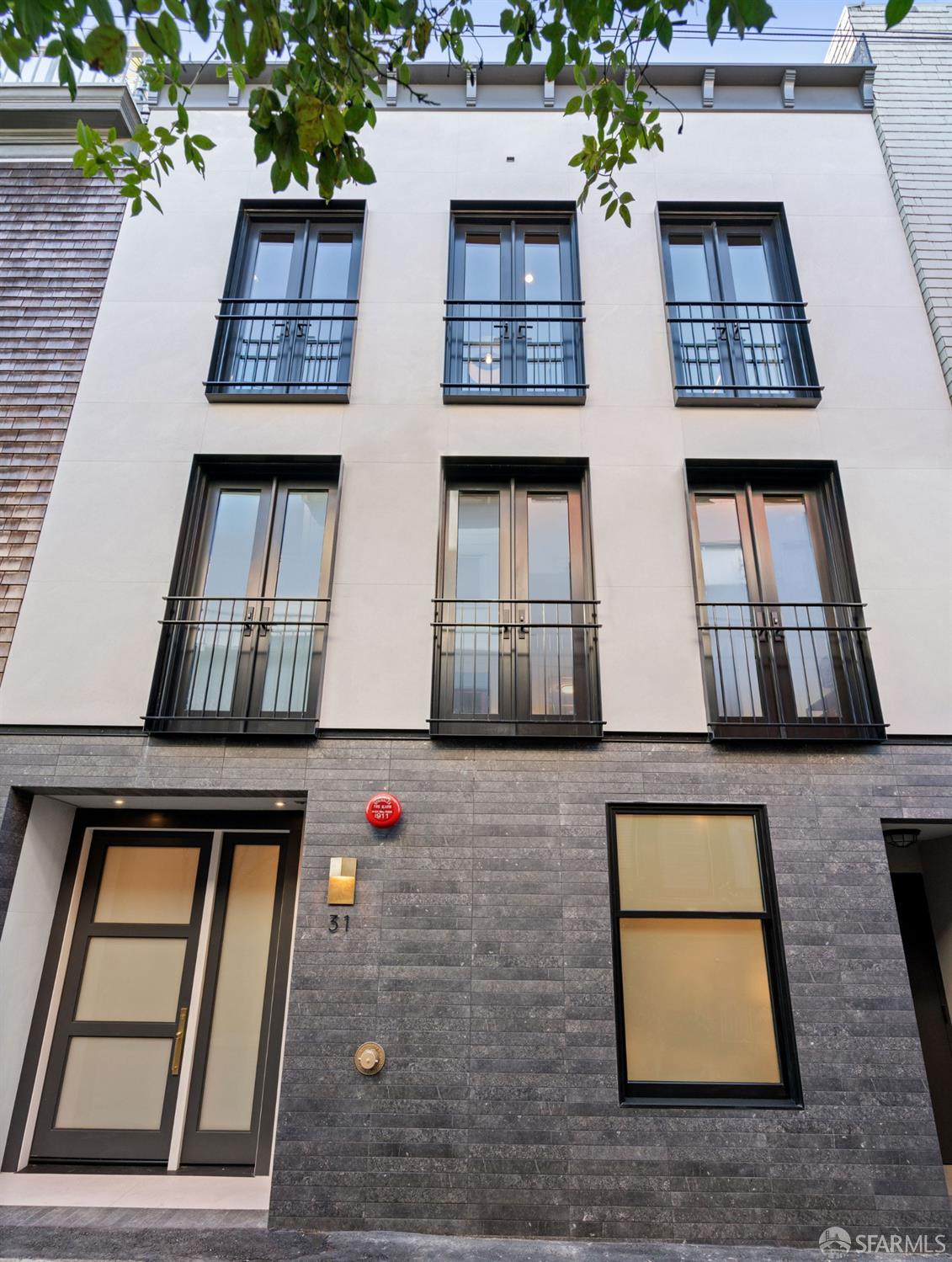 31 Aladdin Terrace