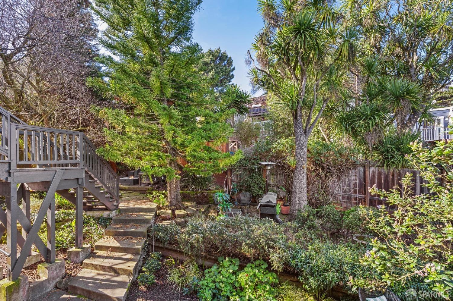 246 Caselli Avenue