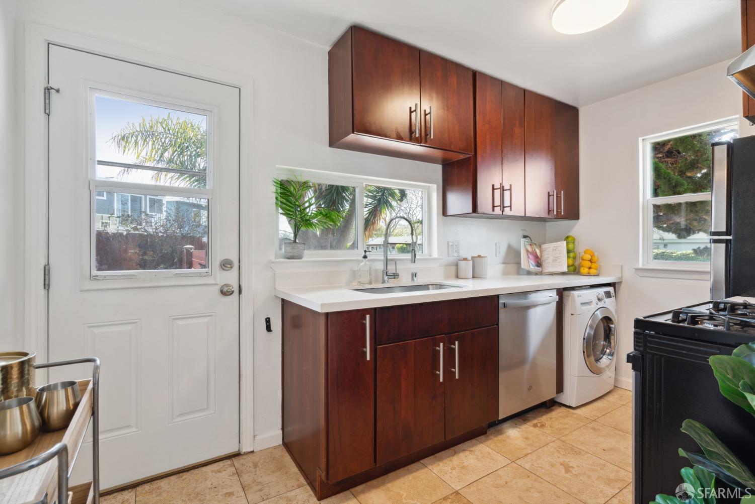 851 Dwight Crescent