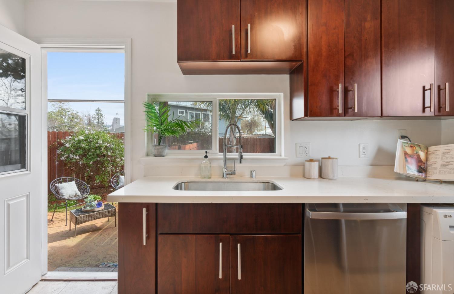 851 Dwight Crescent