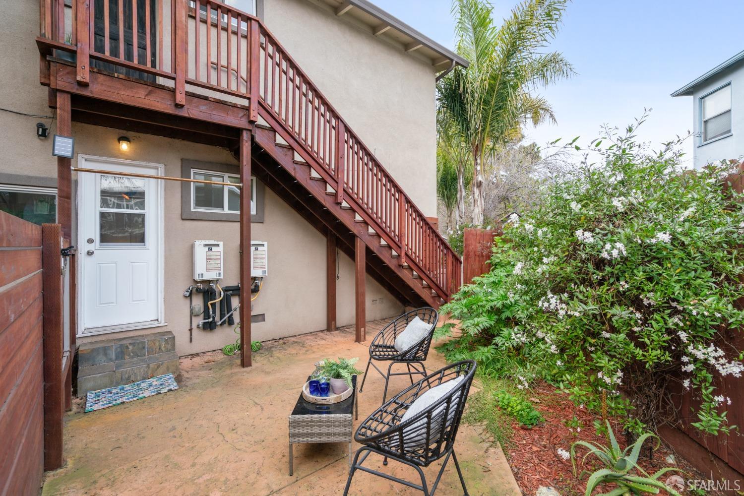 851 Dwight Crescent