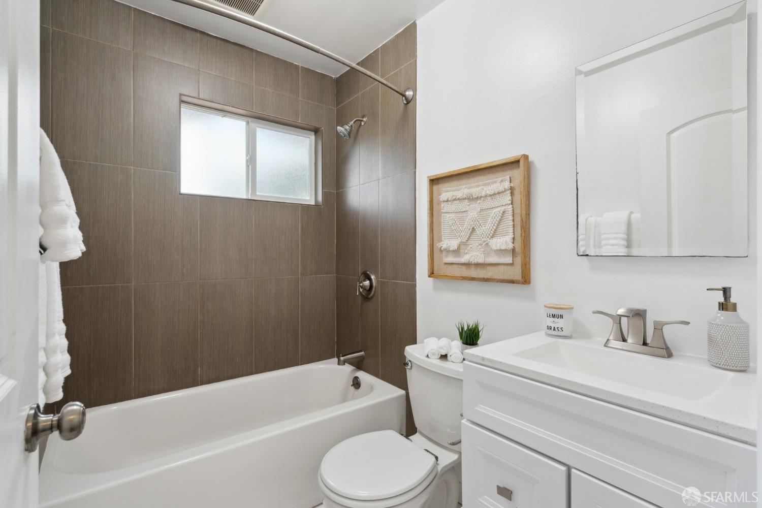 851 Dwight Crescent