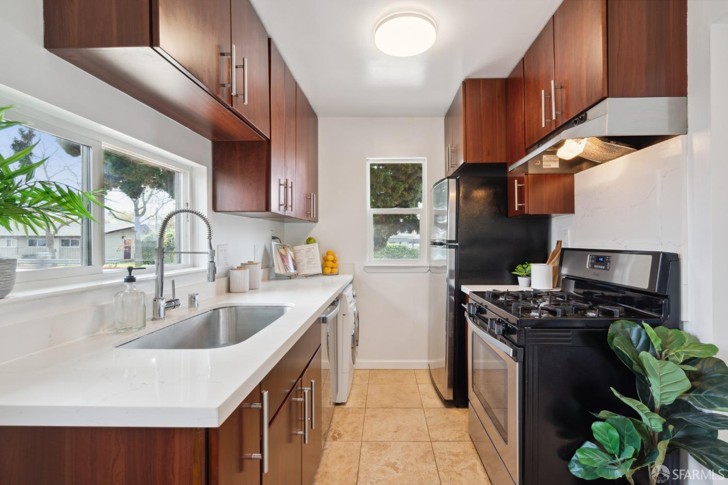 851 Dwight Crescent