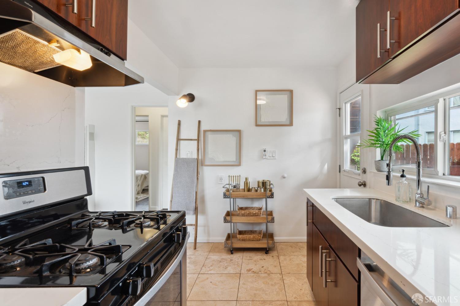 851 Dwight Crescent