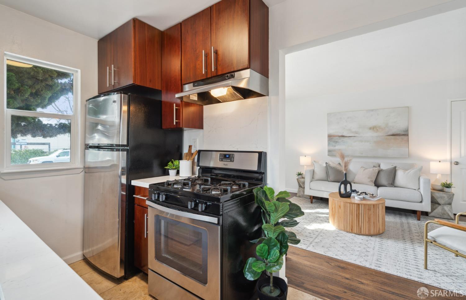 851 Dwight Crescent